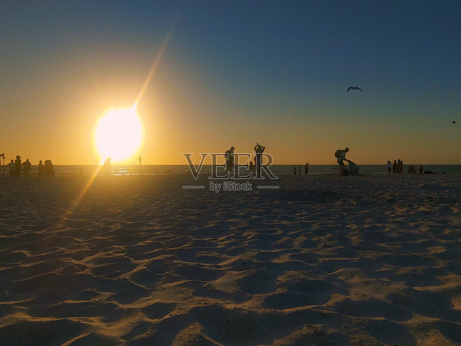 海滩前照片摄影图片