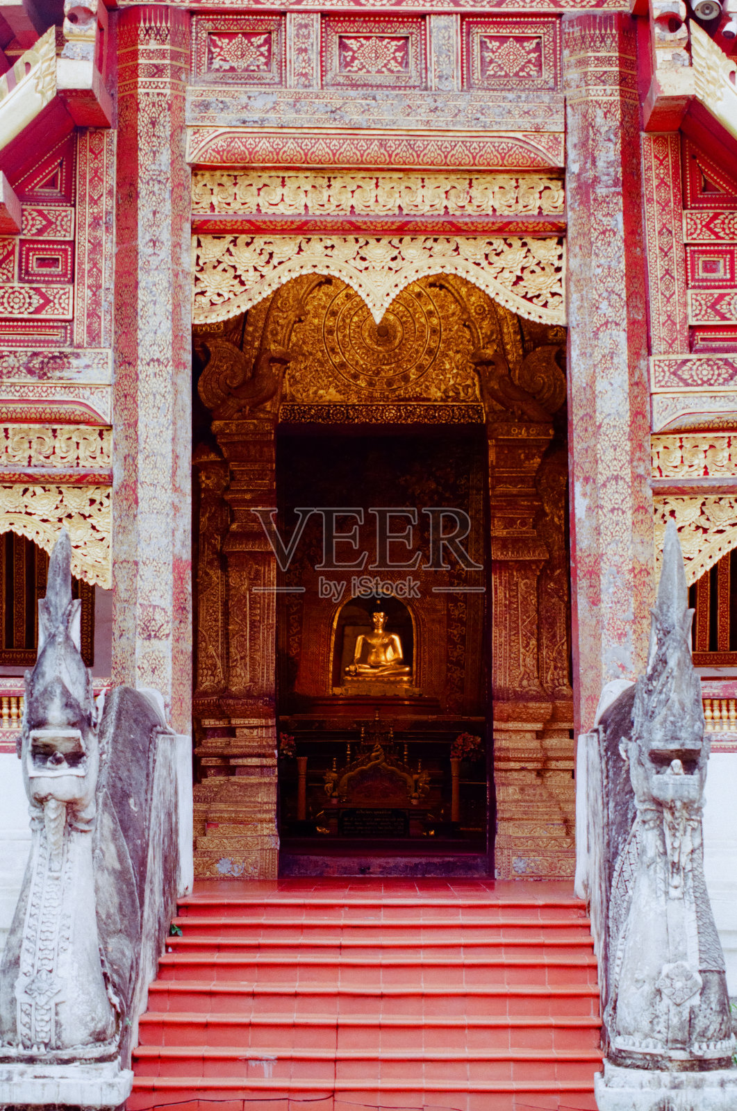 Wat Phra Sing Waramahavihan是泰国清迈的一座佛教寺庙照片摄影图片