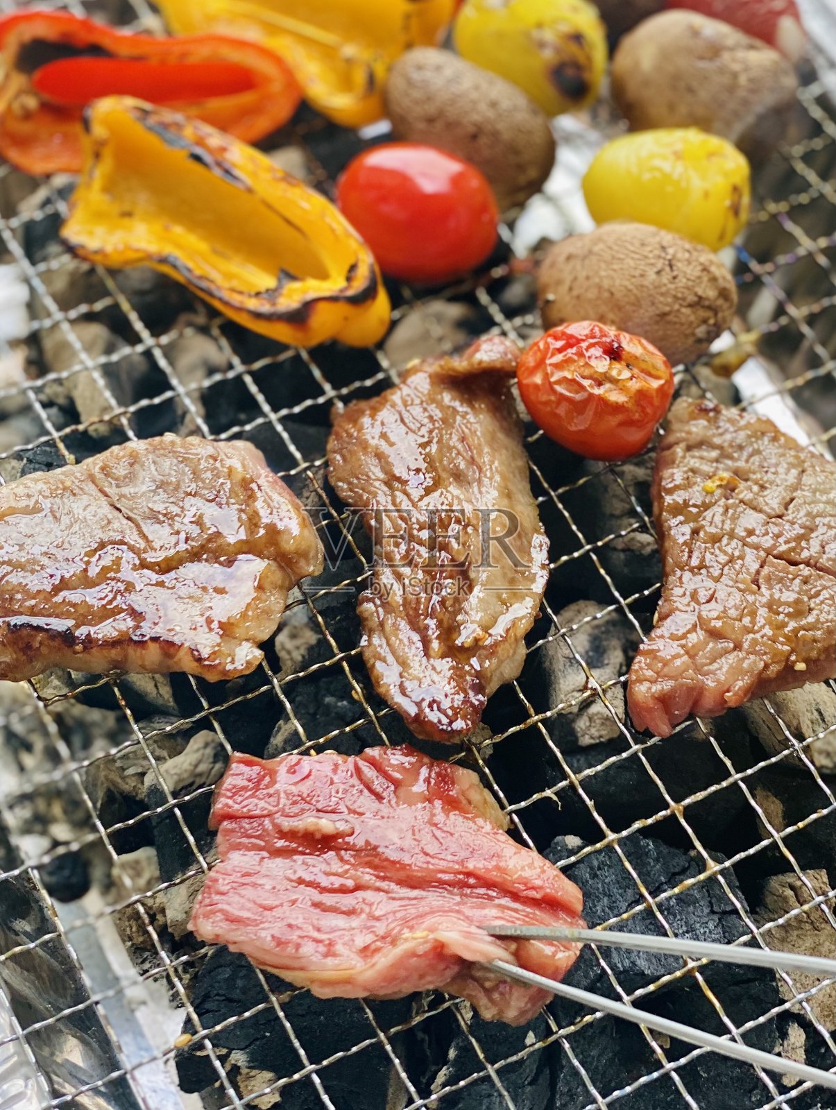 户外和牛烧肉烧烤派对照片摄影图片