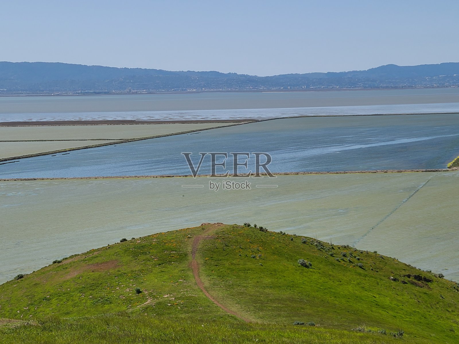 旧金山湾水域的郊狼山，弗里蒙特，加利福尼亚州照片摄影图片