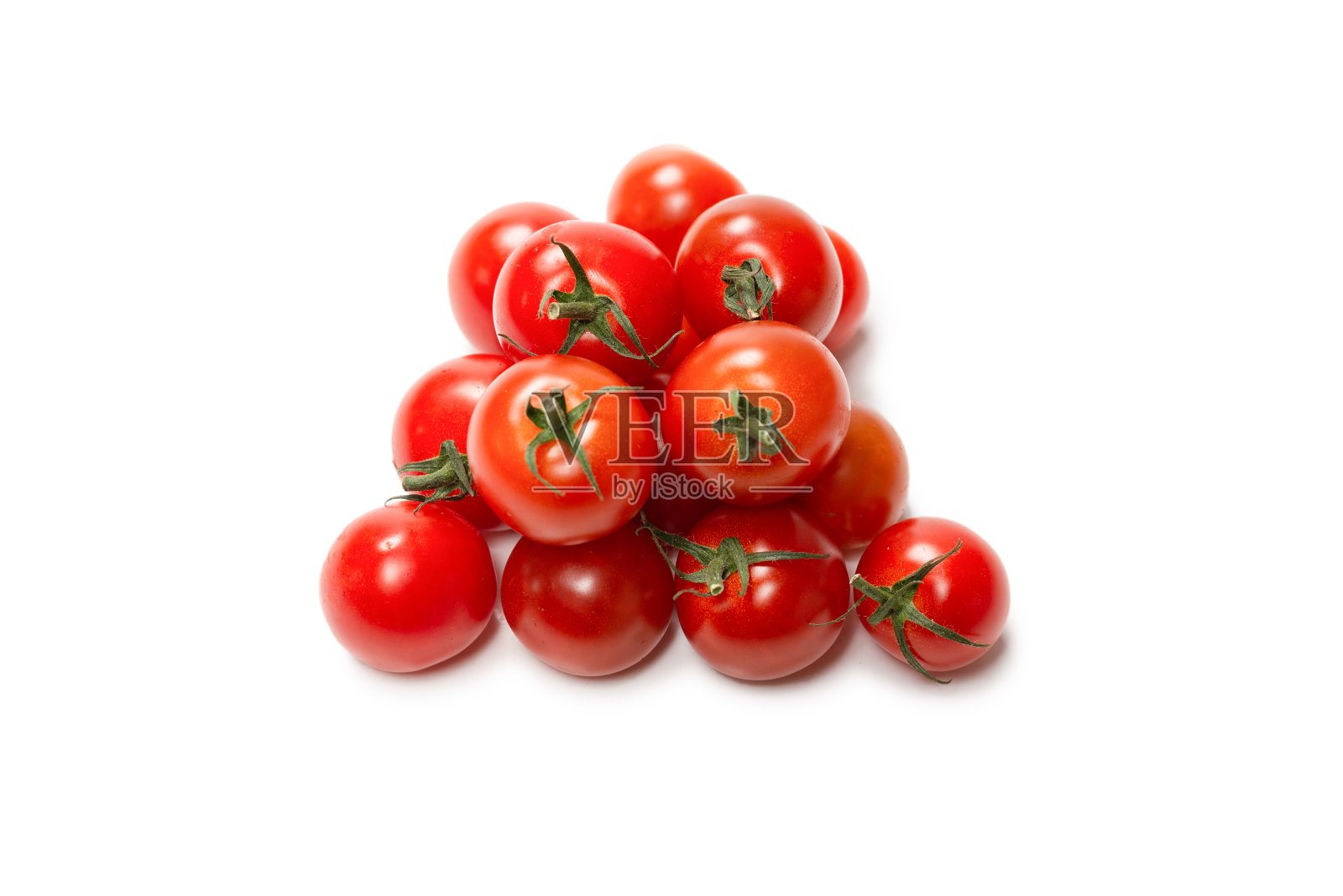 许多圣女果孤立在白色背景上。一组樱桃番茄。照片摄影图片