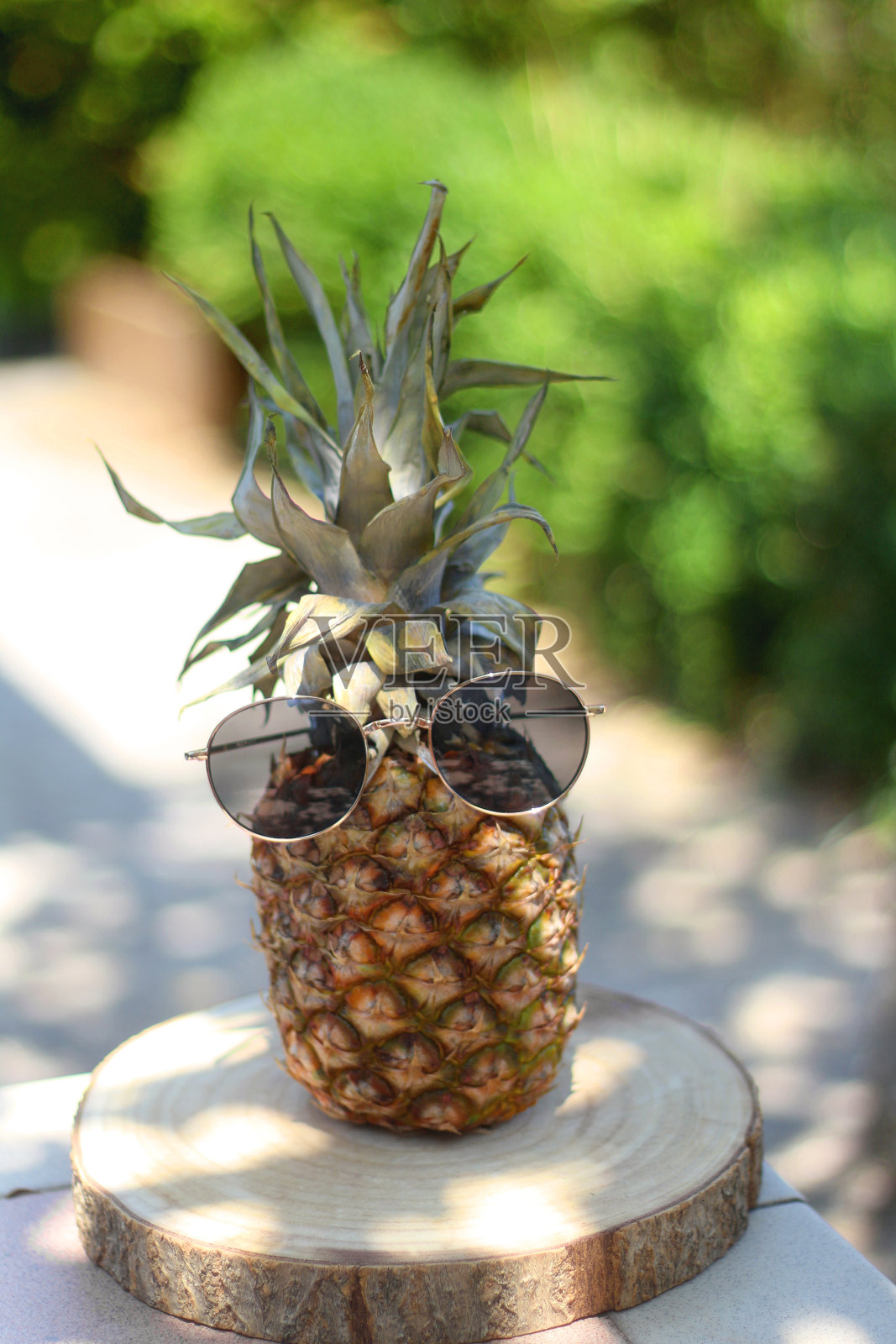菠萝戴太阳镜照片摄影图片