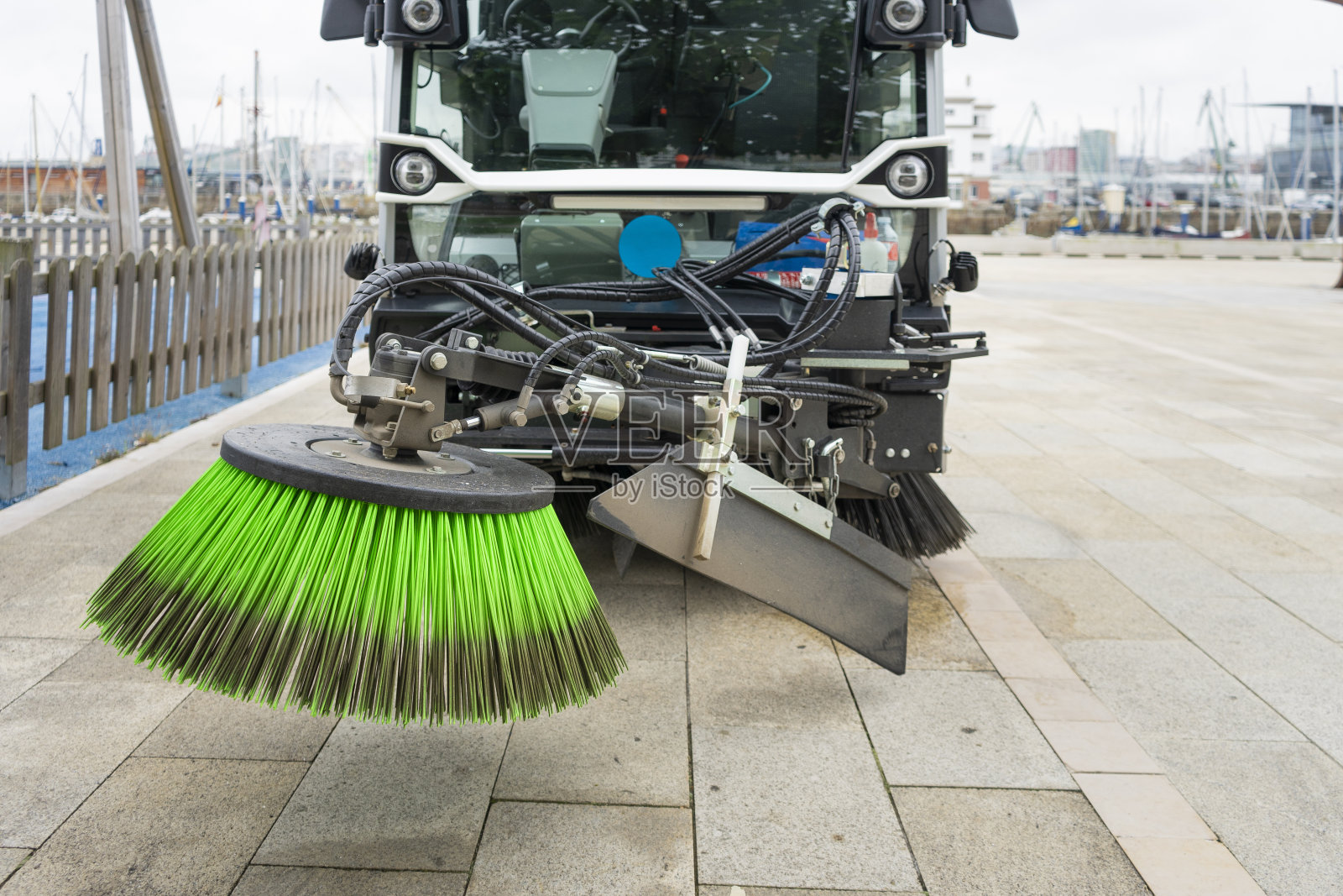新一代自动电动扫街机绿色刷特写照片摄影图片