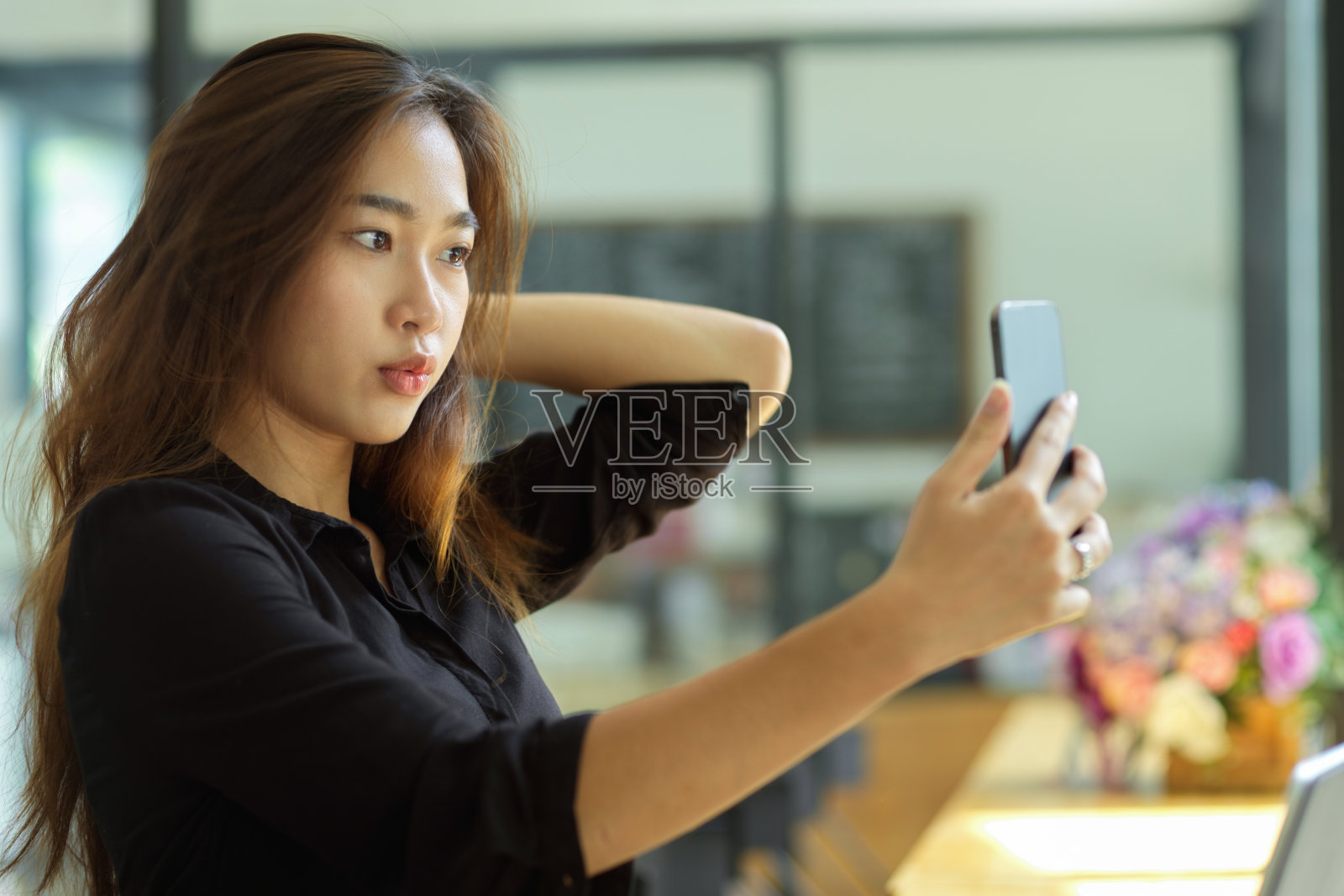 美丽亚洲黑发女孩自拍照片摄影图片