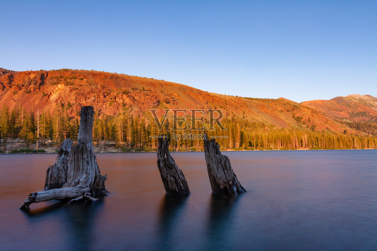 在猛犸湖的玛丽湖日落照片摄影图片