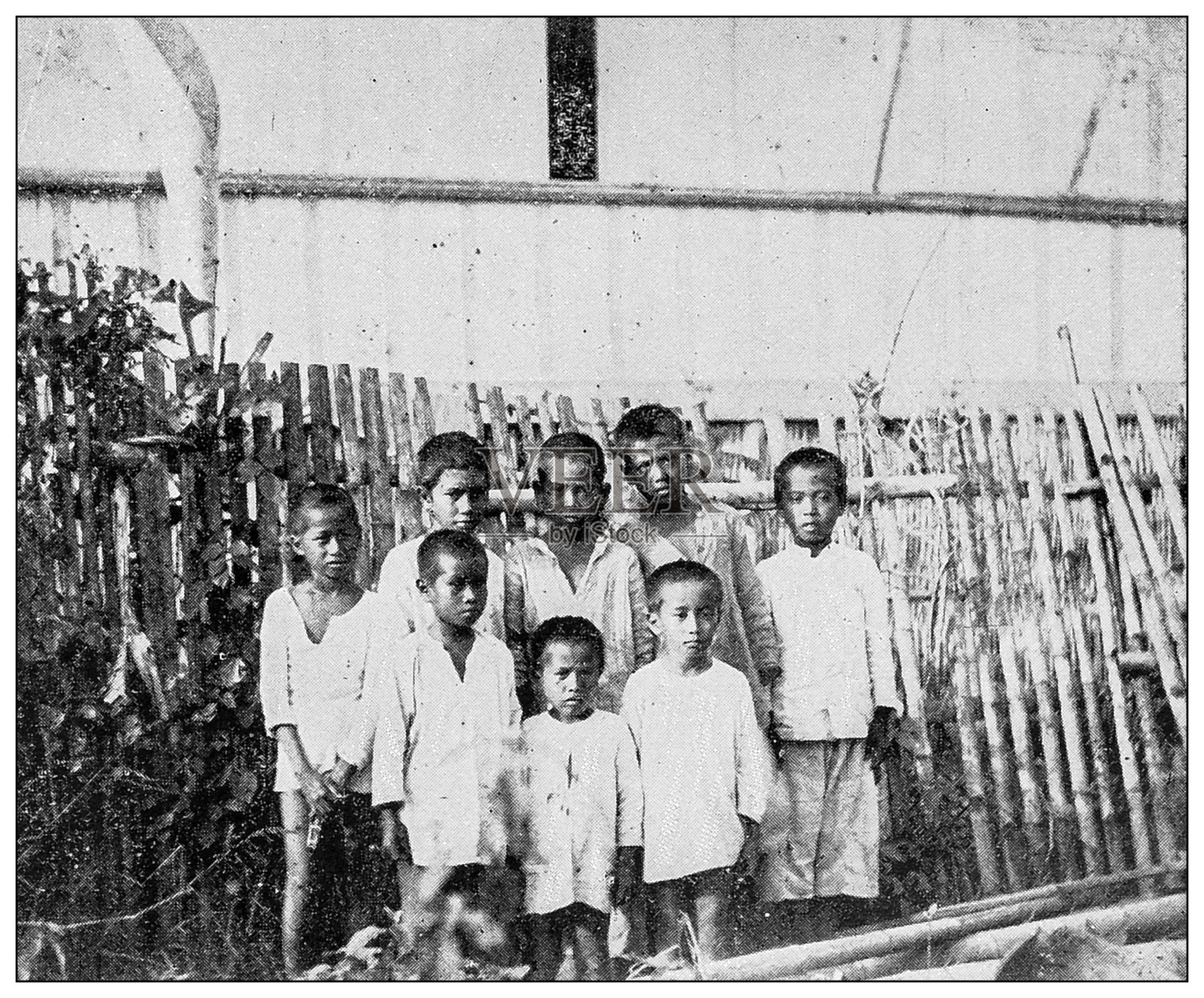 古董黑白照片:菲律宾男孩照片摄影图片