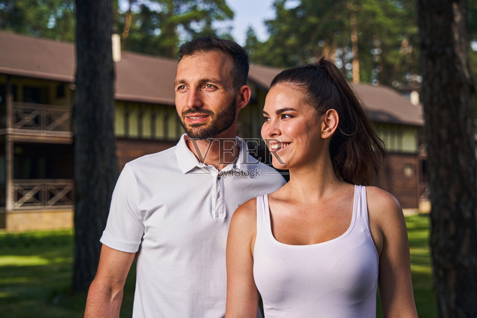 迷人的情侣们一起度过他们的闲暇时光照片摄影图片