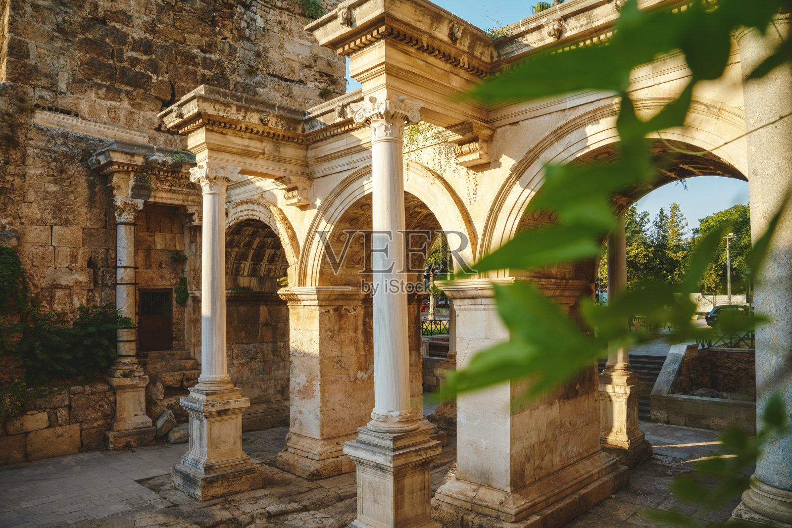 哈德良之门或Üçkapılar(土耳其语“三门”)照片摄影图片