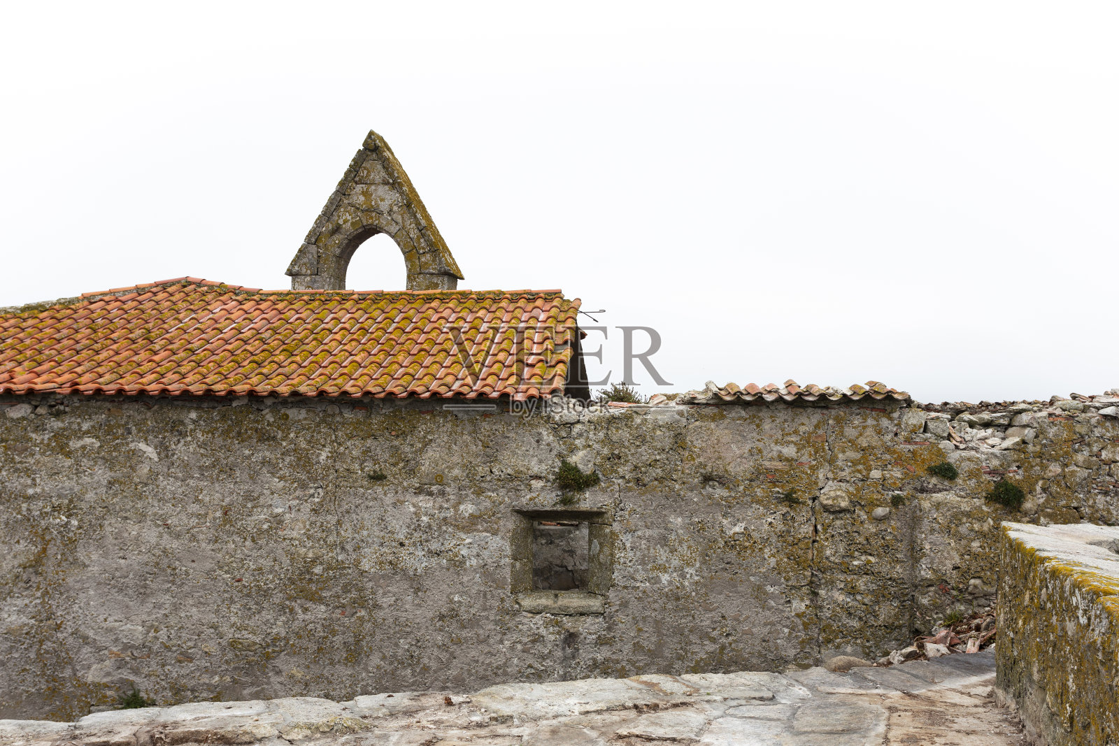 葡萄牙卡米尼亚因苏阿要塞内的废弃修道院。照片摄影图片