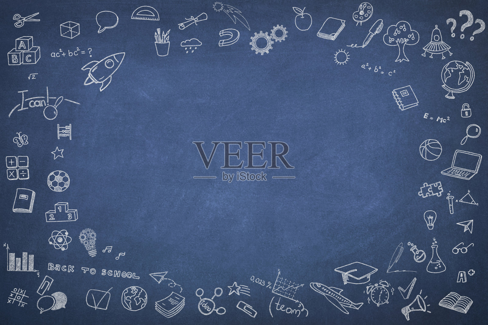 黑板上有返校标志照片摄影图片