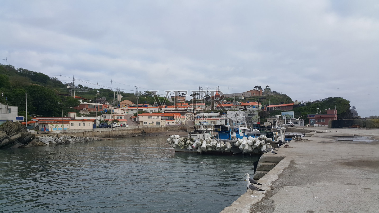 韩国小延坪岛港口渔村照片摄影图片