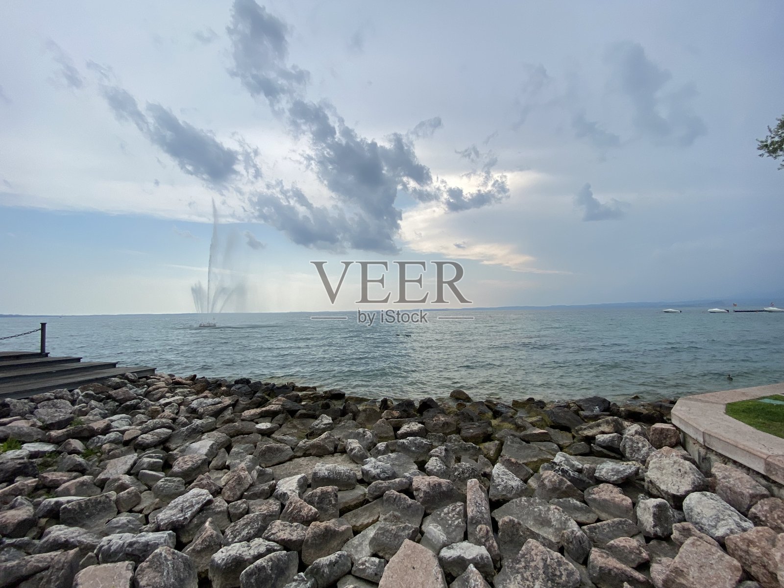 加尔达威尼托湖照片摄影图片