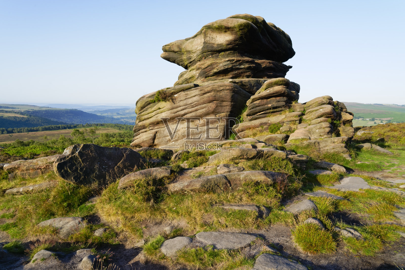 德比郡惊奇景观的母帽露出地表照片摄影图片