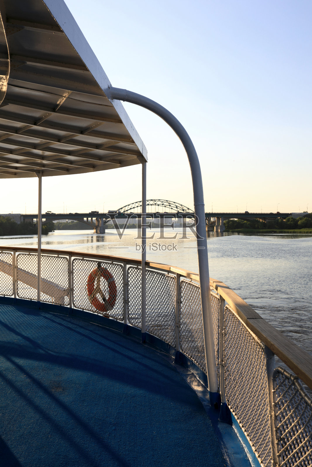 奥卡河上的游船照片摄影图片