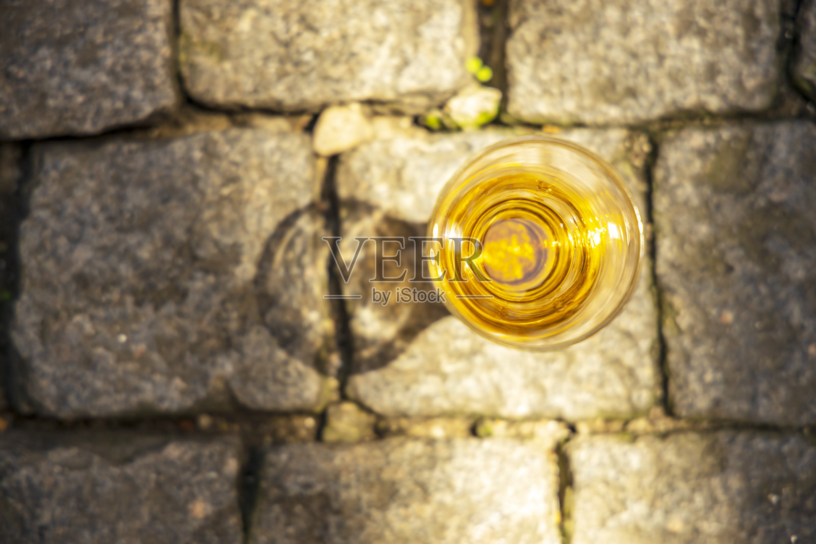 小杯白葡萄酒照片摄影图片