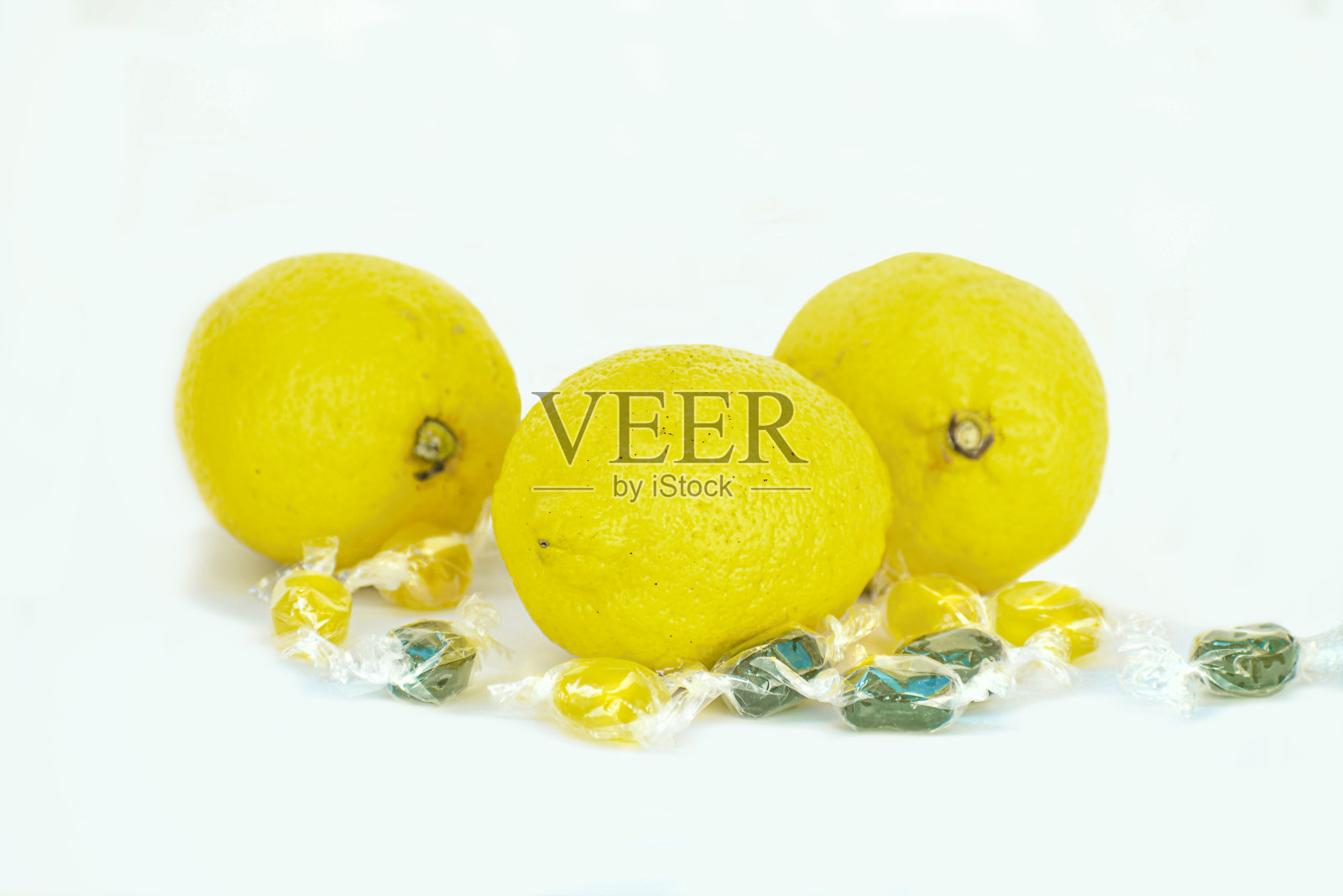 柠檬和柠檬糖果的特写镜头。照片摄影图片