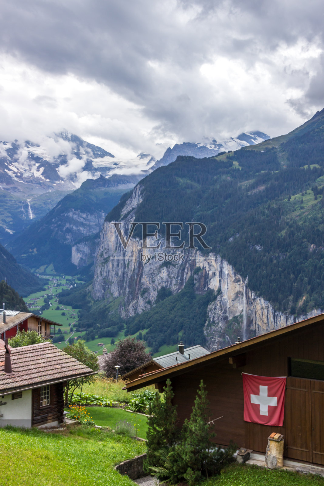 瑞士阿尔卑斯山的Lauterbrunnen山谷照片摄影图片