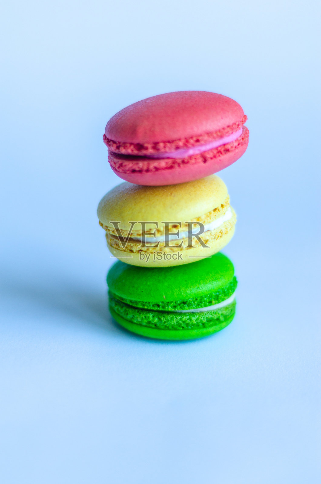 白色背景上的马卡龙照片摄影图片