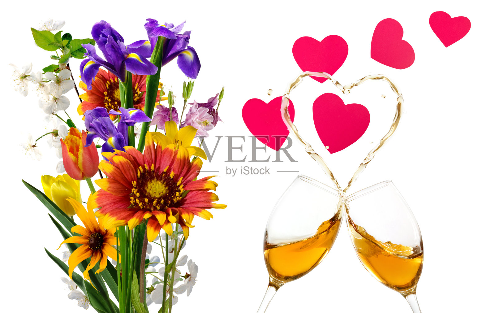 这是一个心形的两个酒杯，用来倒酒照片摄影图片