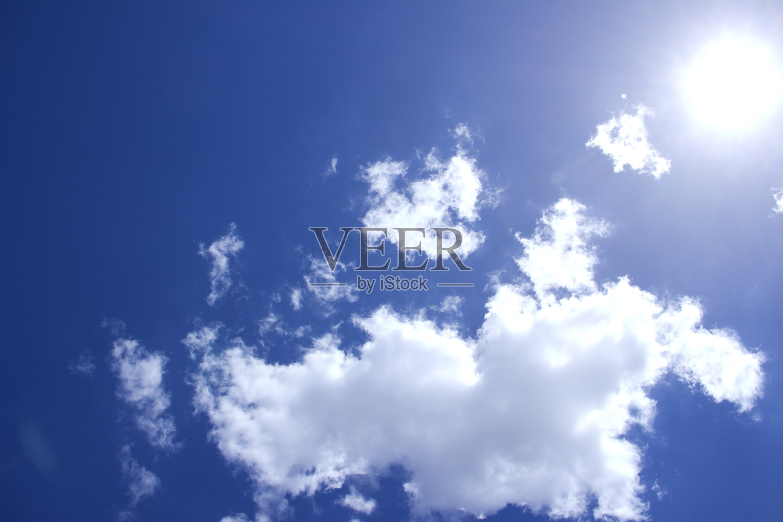 蓝色的天空照片摄影图片