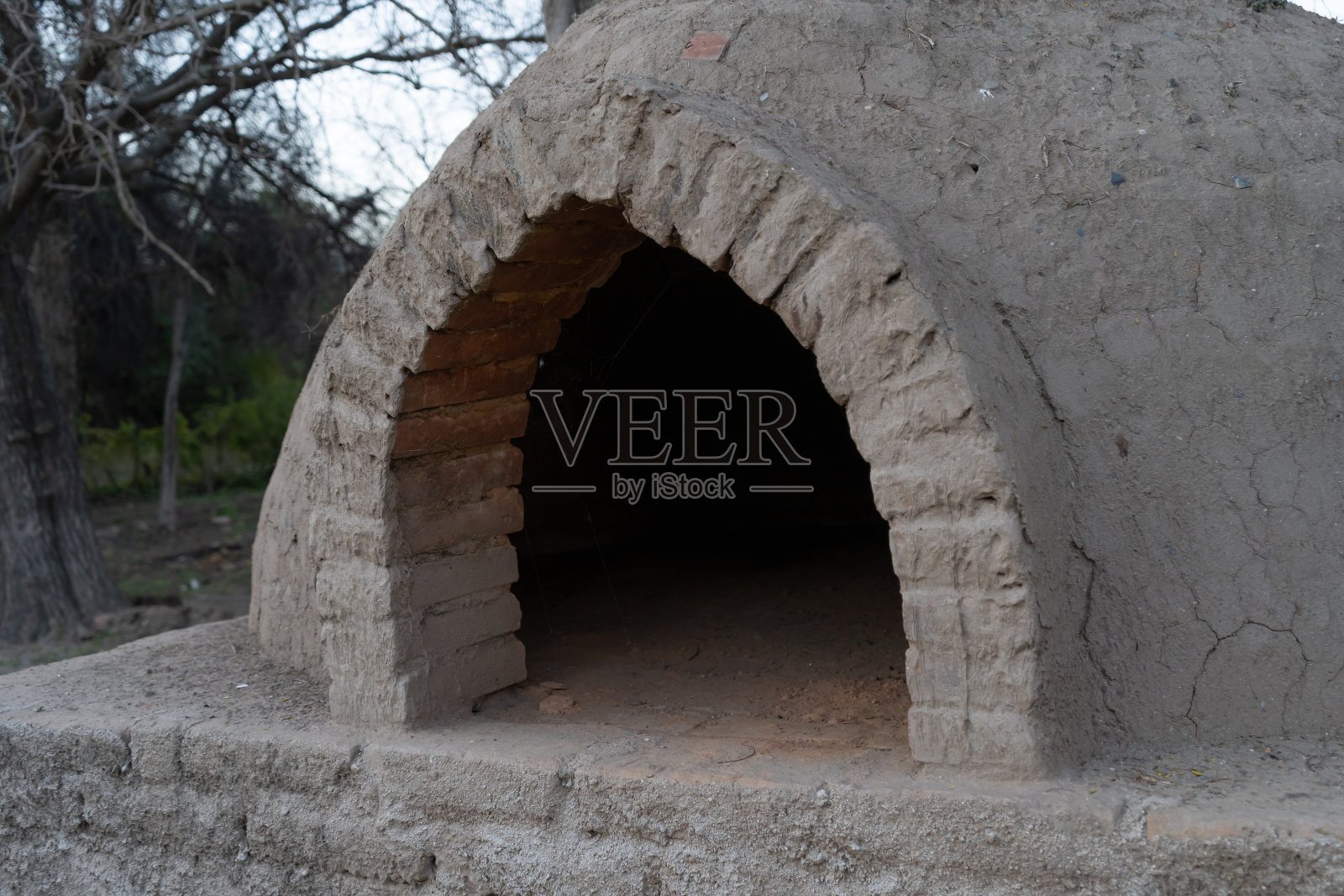 用来烤面包和披萨的粘土烤箱照片摄影图片