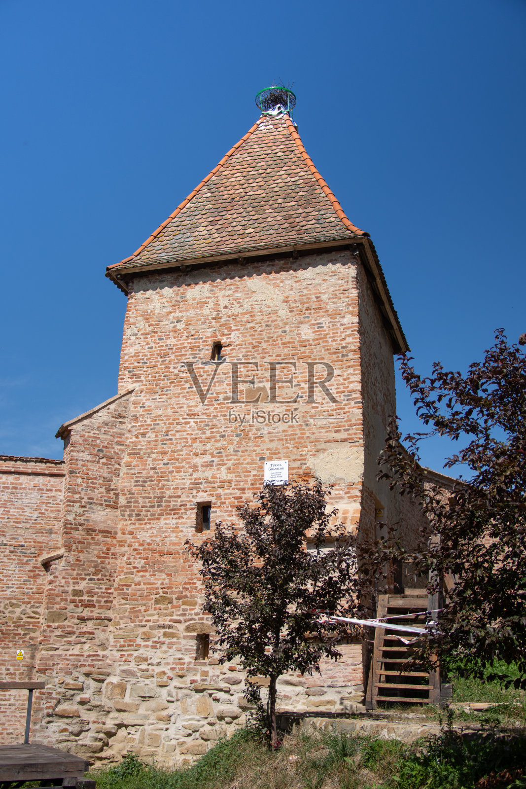 加固的教堂，钟楼照片摄影图片