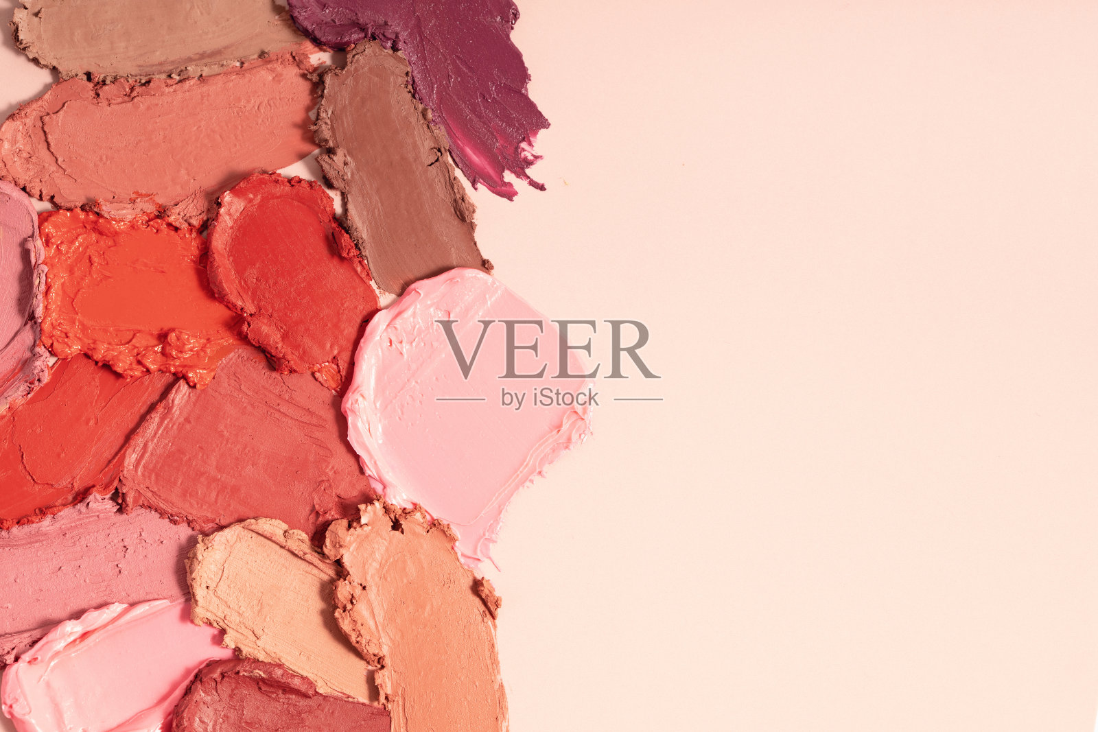 各种口红变模糊。Mat口红纹理背景照片摄影图片