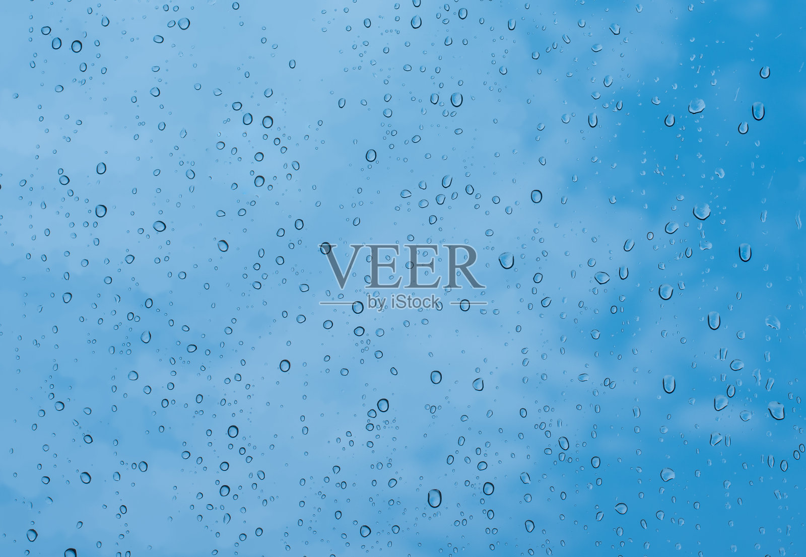 小雨打在玻璃上照片摄影图片