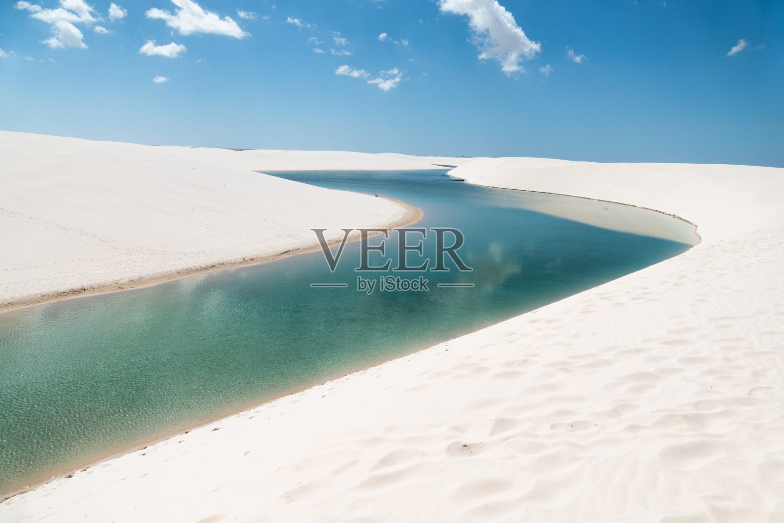 沙丘和泻湖在Lencois Maranhenses，巴西照片摄影图片