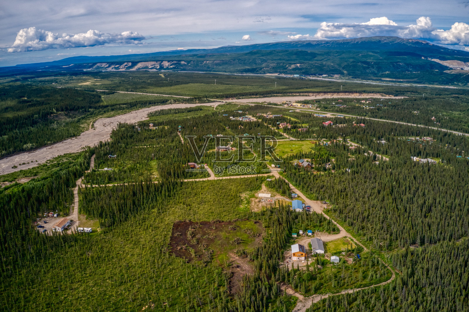 阿拉斯加州海利镇夏季鸟瞰图照片摄影图片