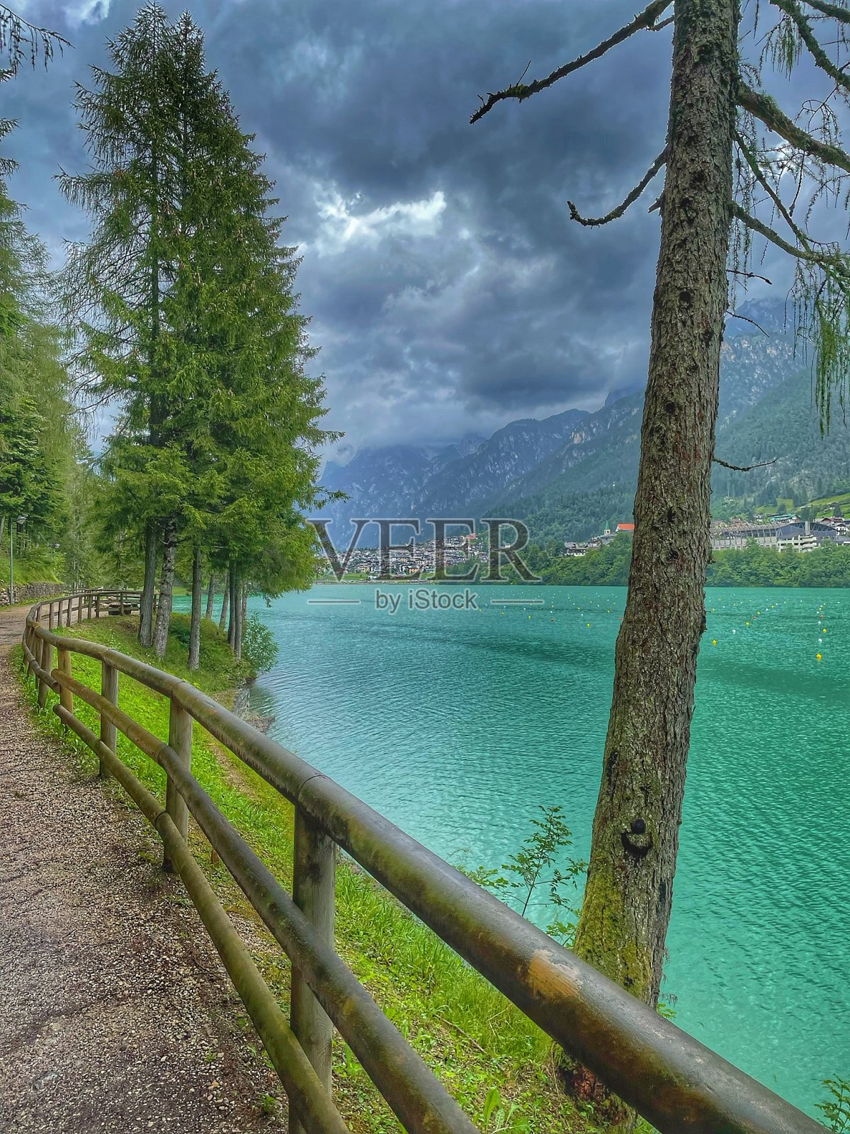 奥龙佐湖照片摄影图片