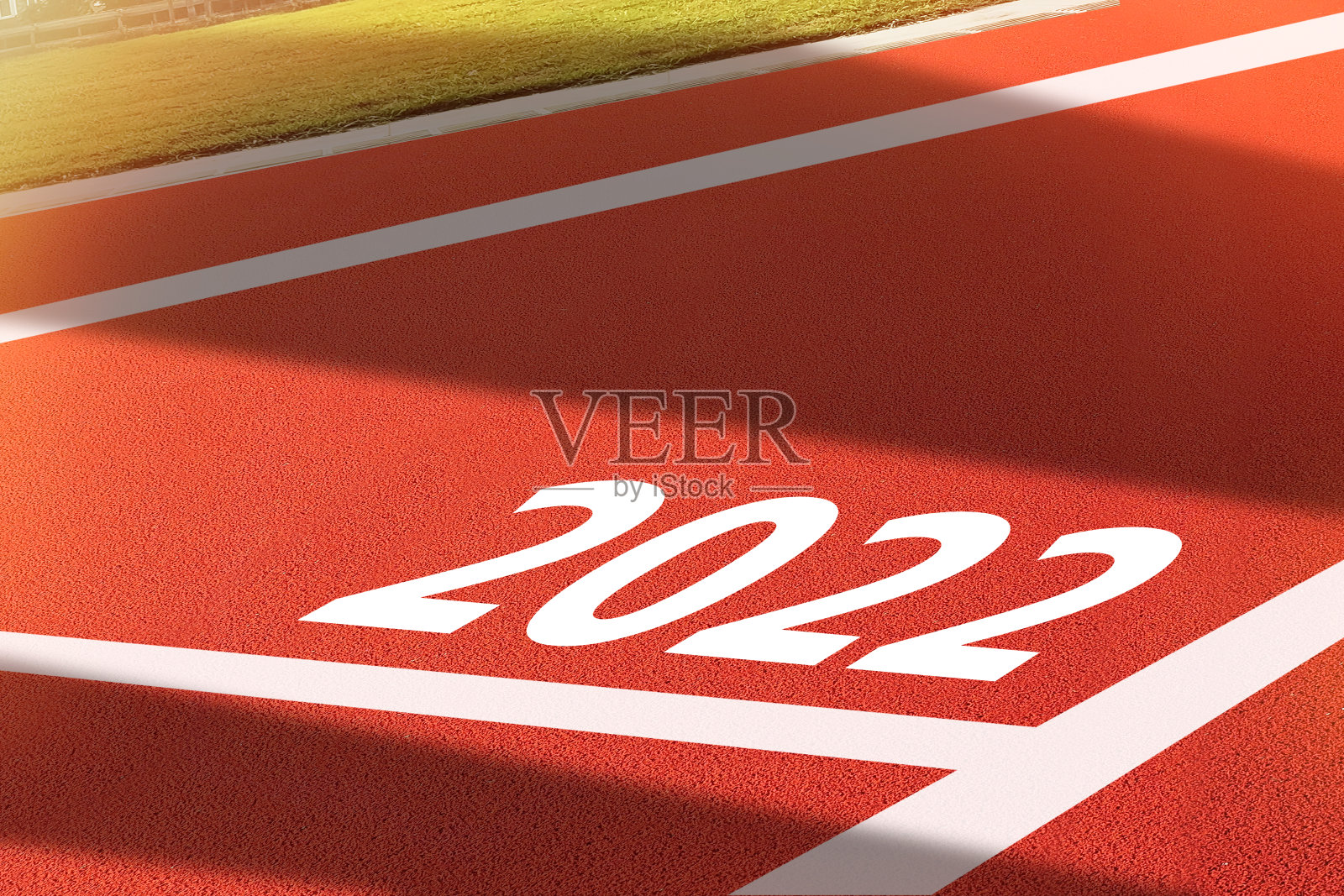 红色跑道与新的一年2022概念照片摄影图片