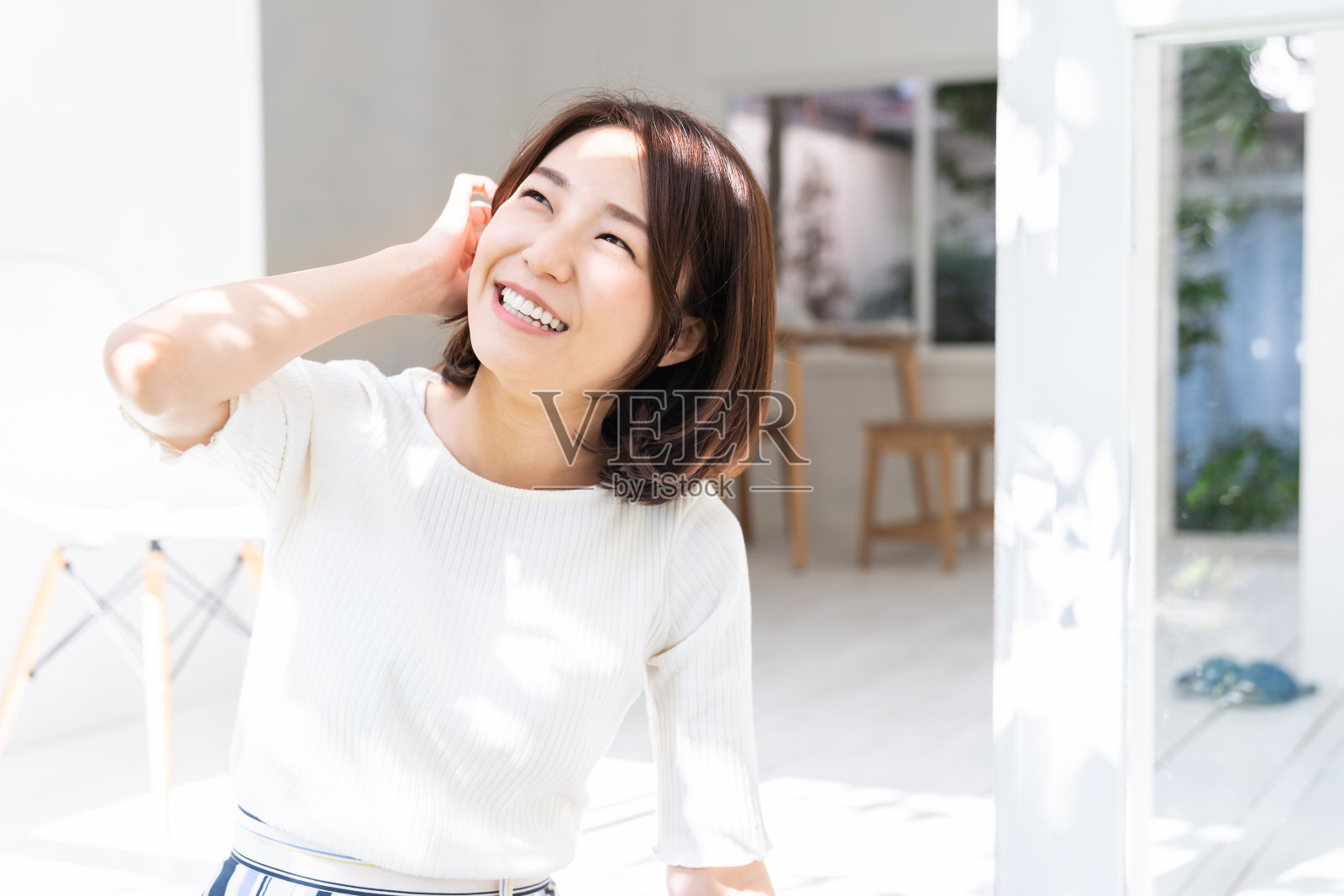 亚洲美女放松照片摄影图片