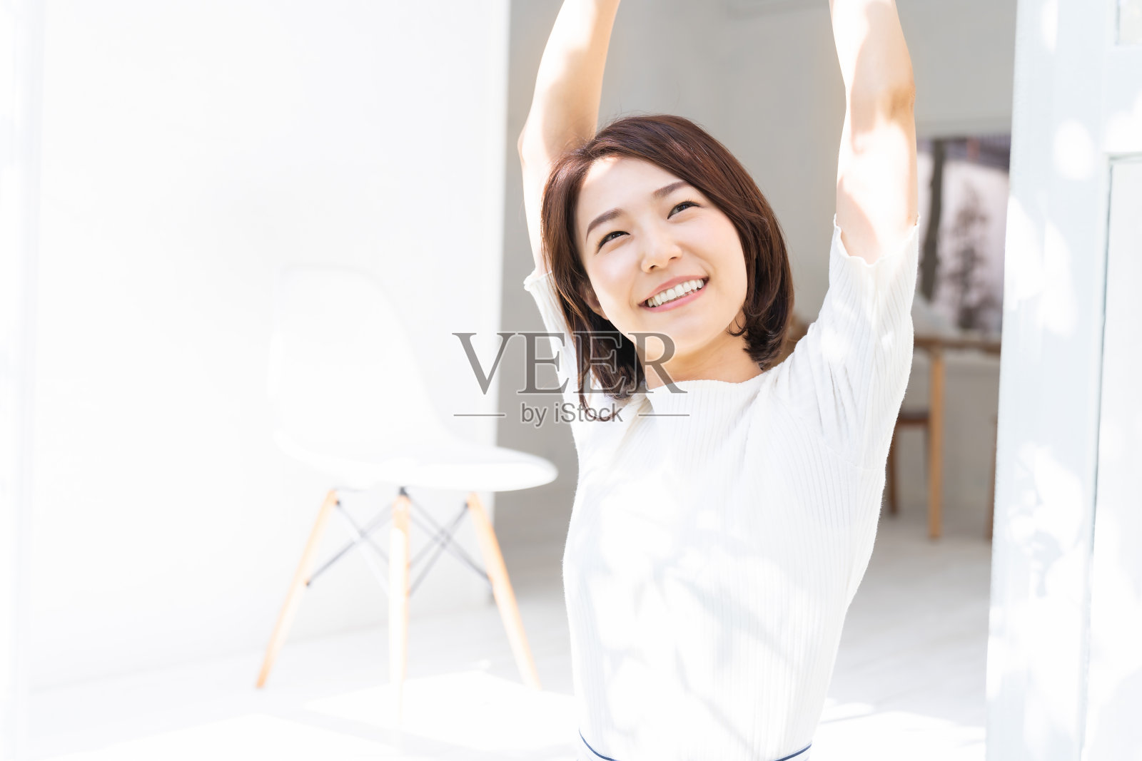 亚洲美女放松照片摄影图片