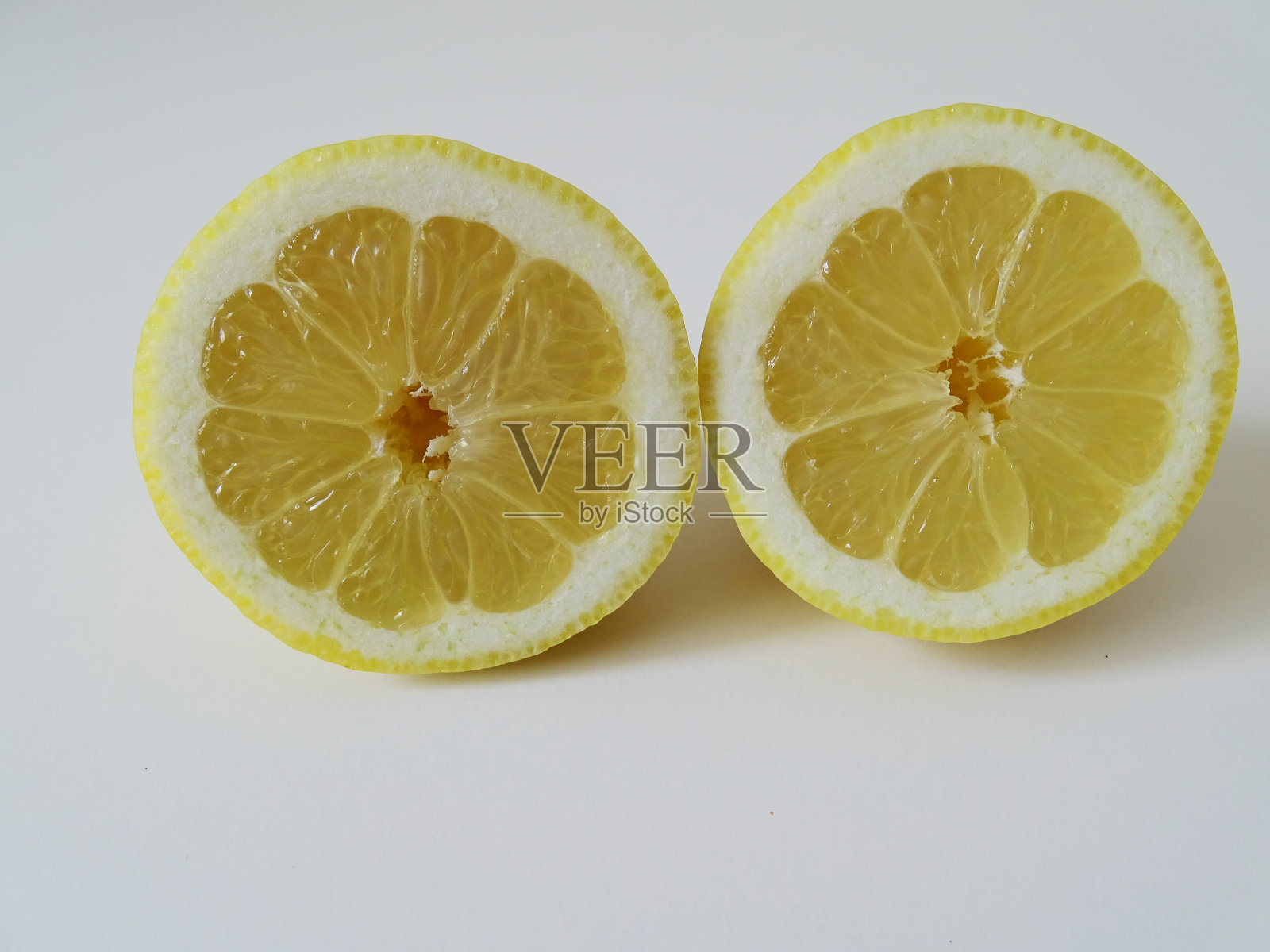 柠檬切两半照片摄影图片