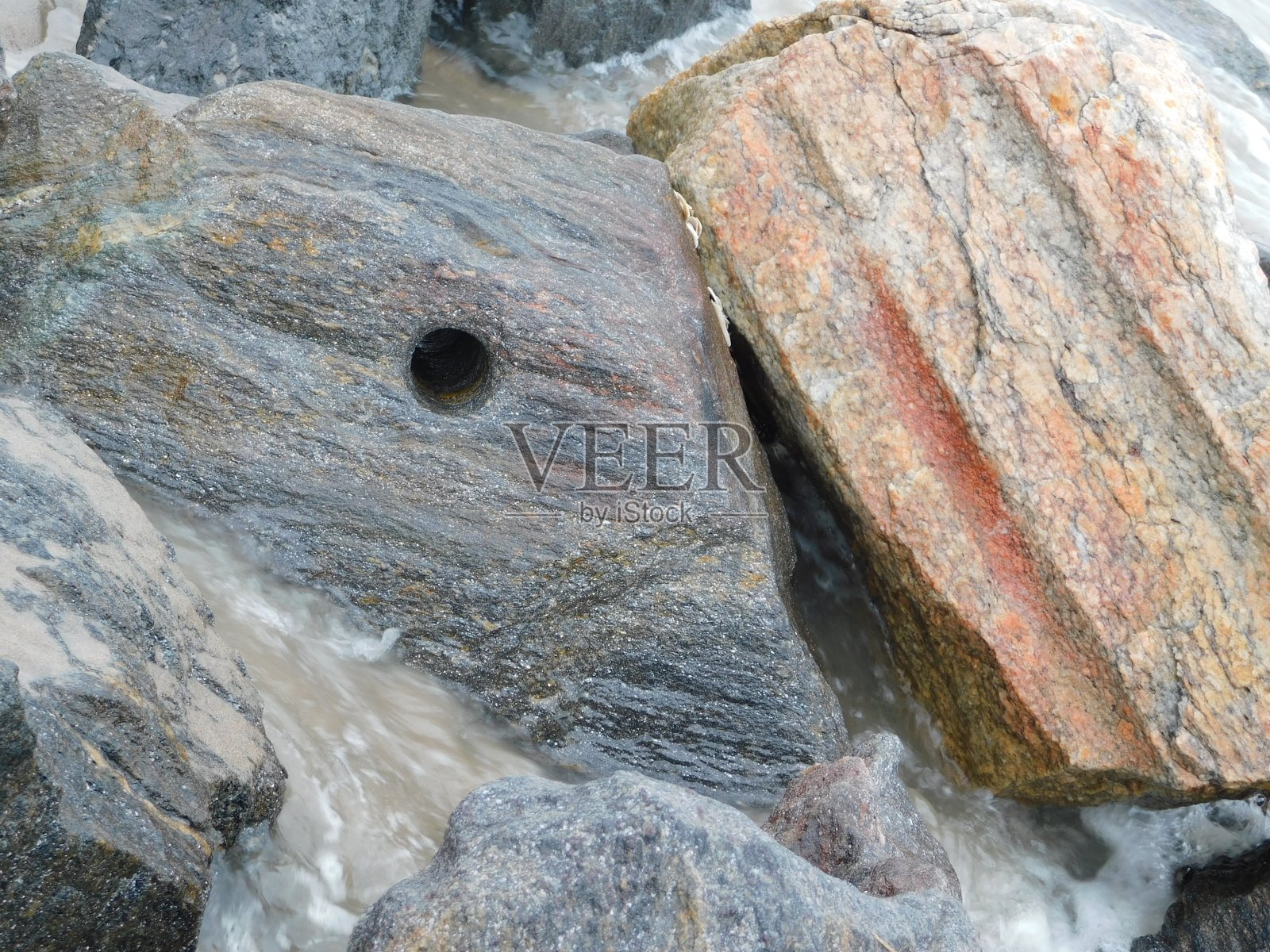 大洋中的岩石照片摄影图片