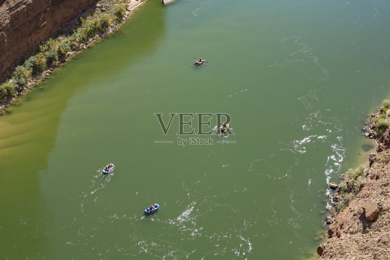 从纳瓦霍桥看过去。照片摄影图片
