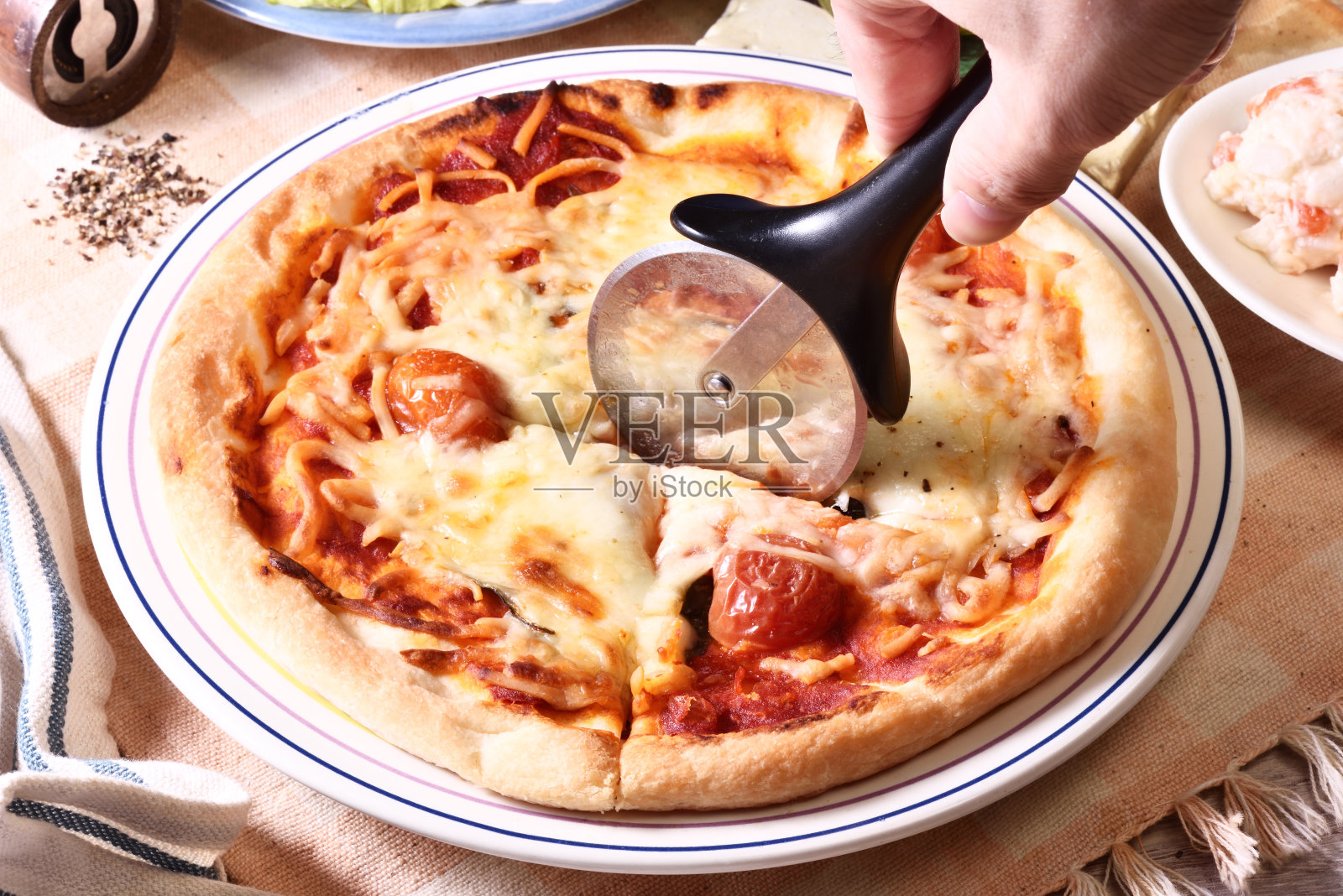 玛格丽特水牛马苏里拉披萨照片摄影图片