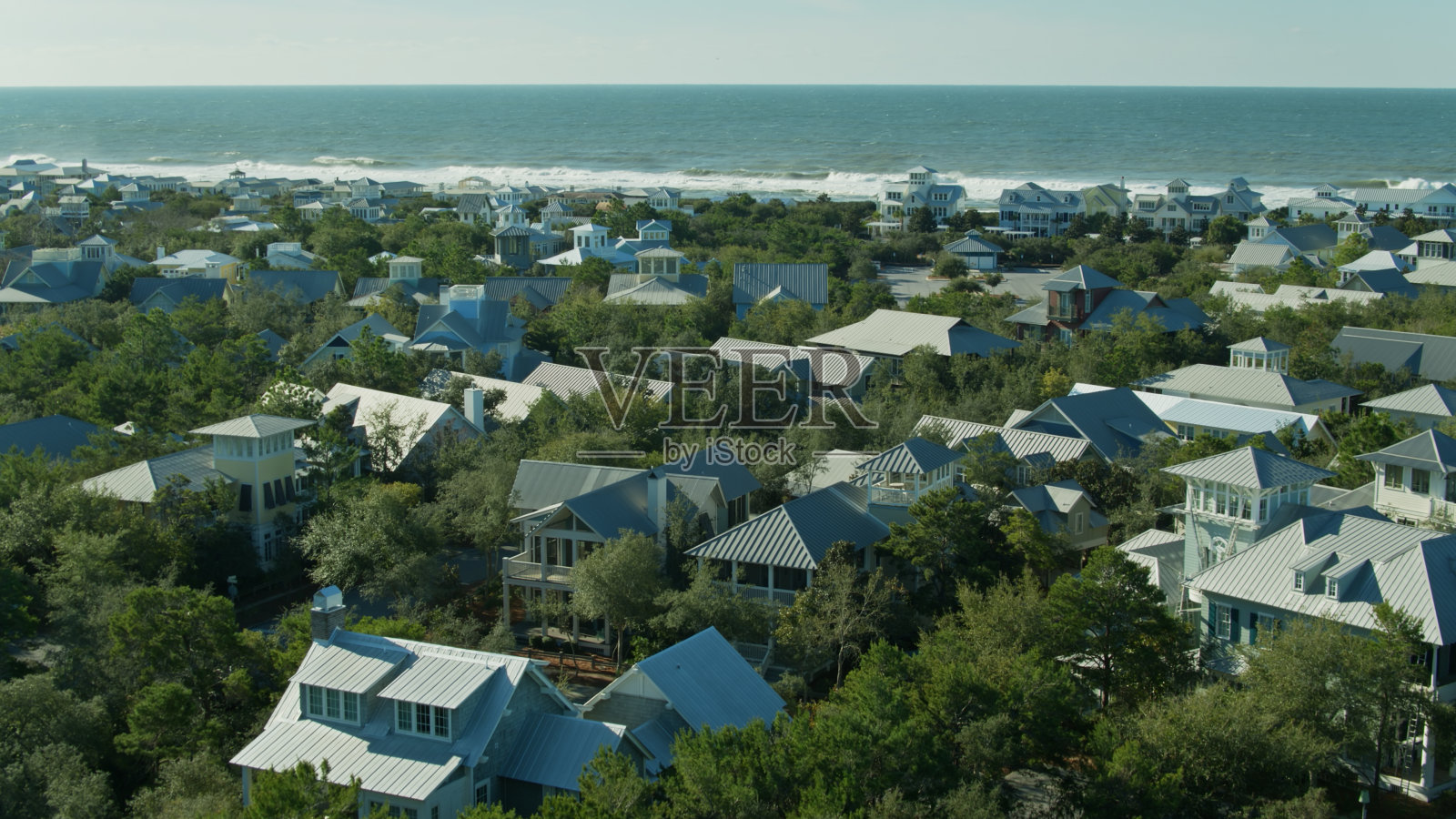 宁静的海滩小镇在佛罗里达-航拍照片摄影图片