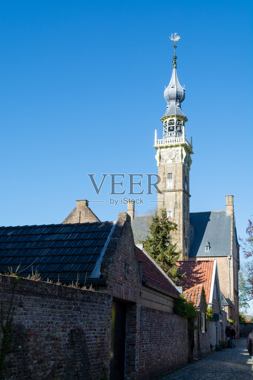 荷兰泽兰省历史小镇维尔的古老中世纪房屋的城市景观照片摄影图片