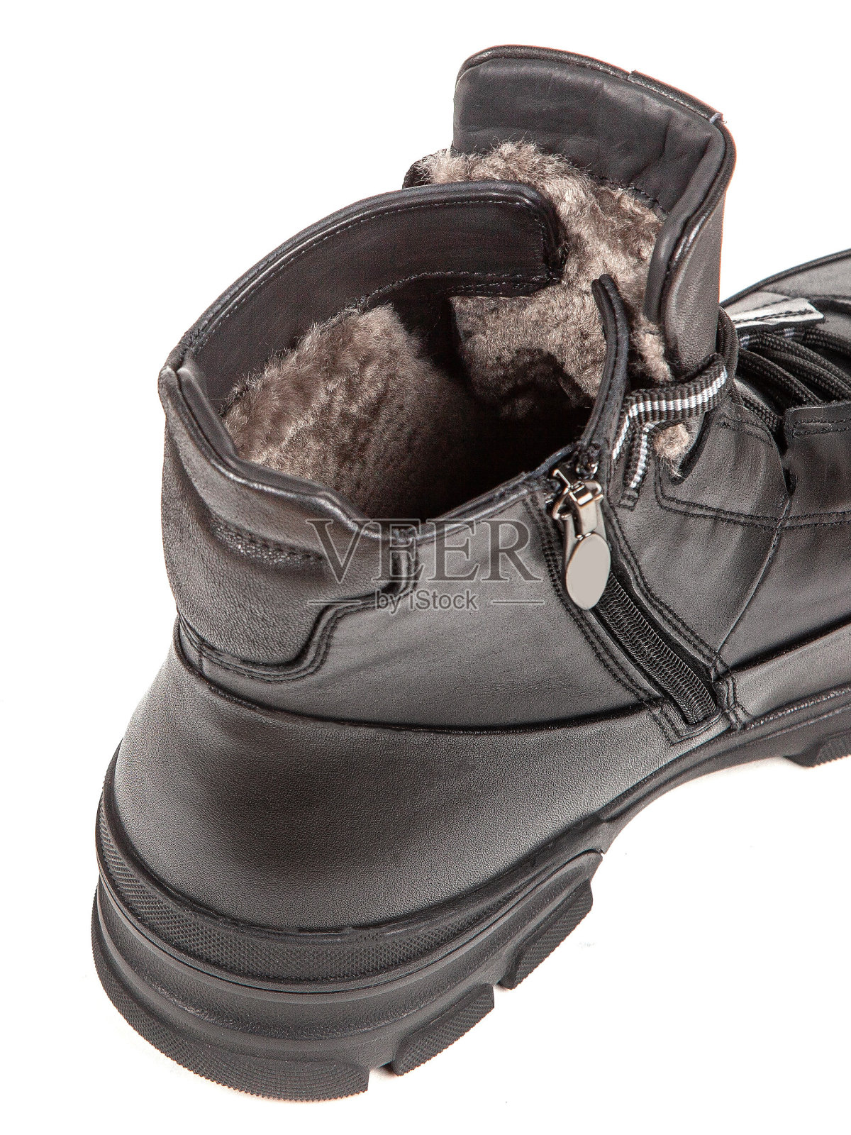 经典新男子黑色冬季皮革毛皮靴子孤立在白色背景照片摄影图片