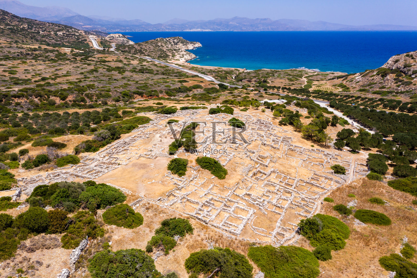 无人机拍摄的希腊克里特岛古尔尼亚古米诺斯遗迹照片摄影图片