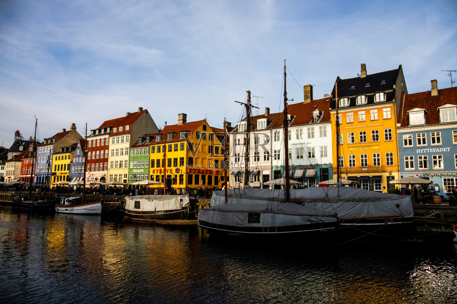 中午到尼哈芬码头照片摄影图片
