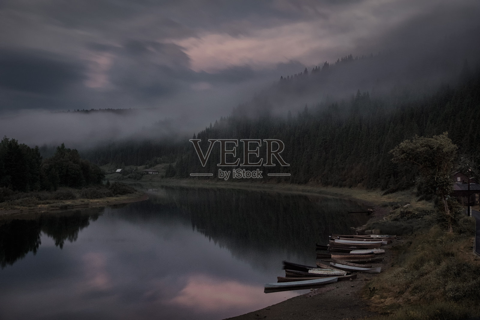 雷雨后的夜晚照片摄影图片