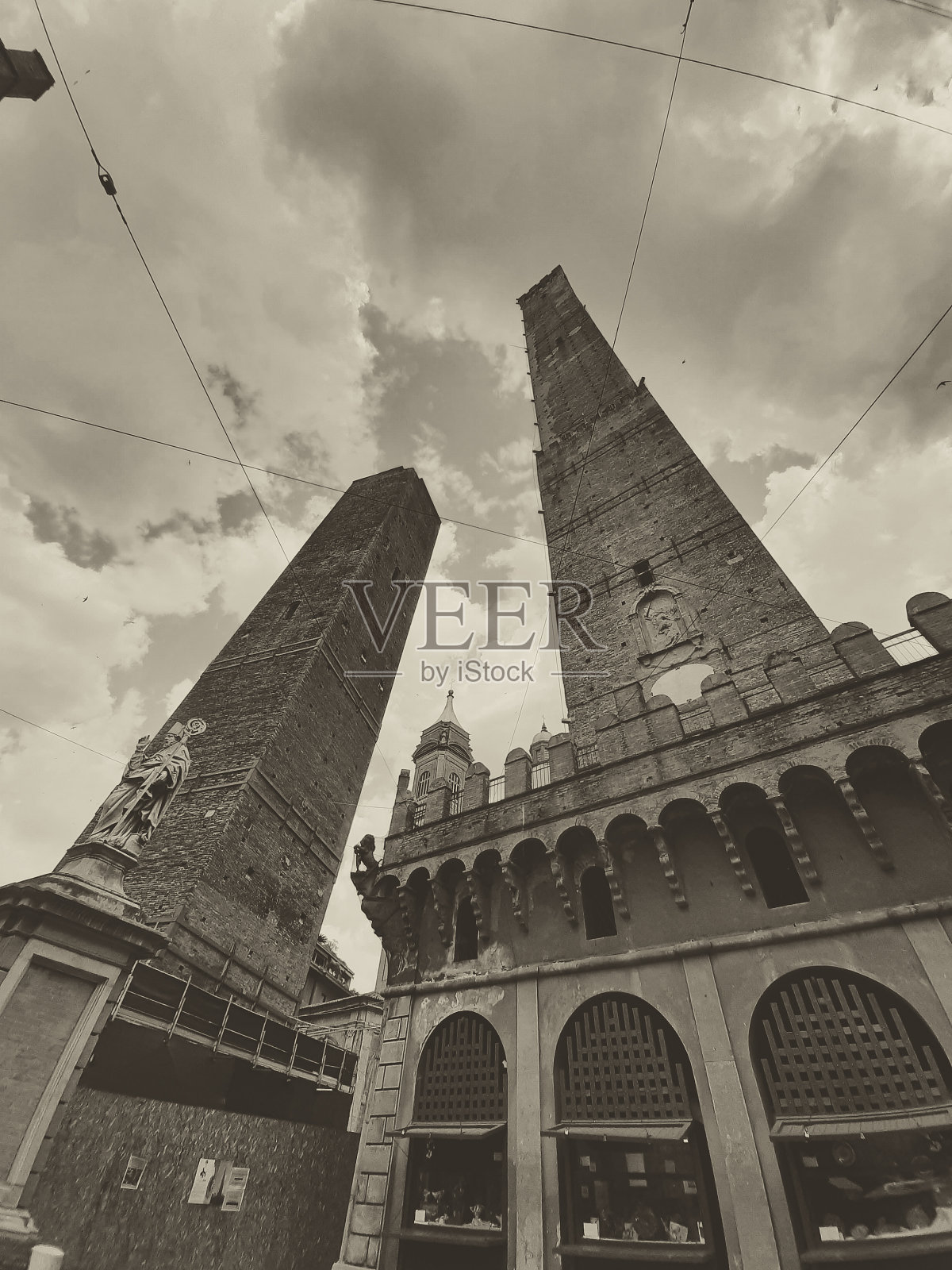 意大利博洛尼亚的Asinelli塔照片摄影图片