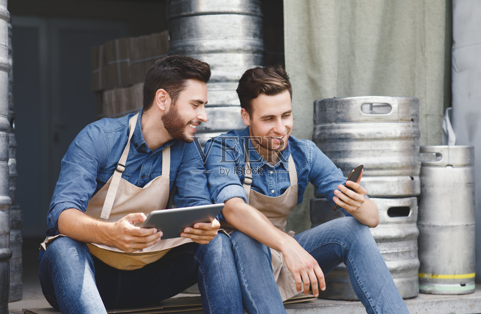 啤酒厂，科技，在线订购和销售产品，成功的家族企业照片摄影图片