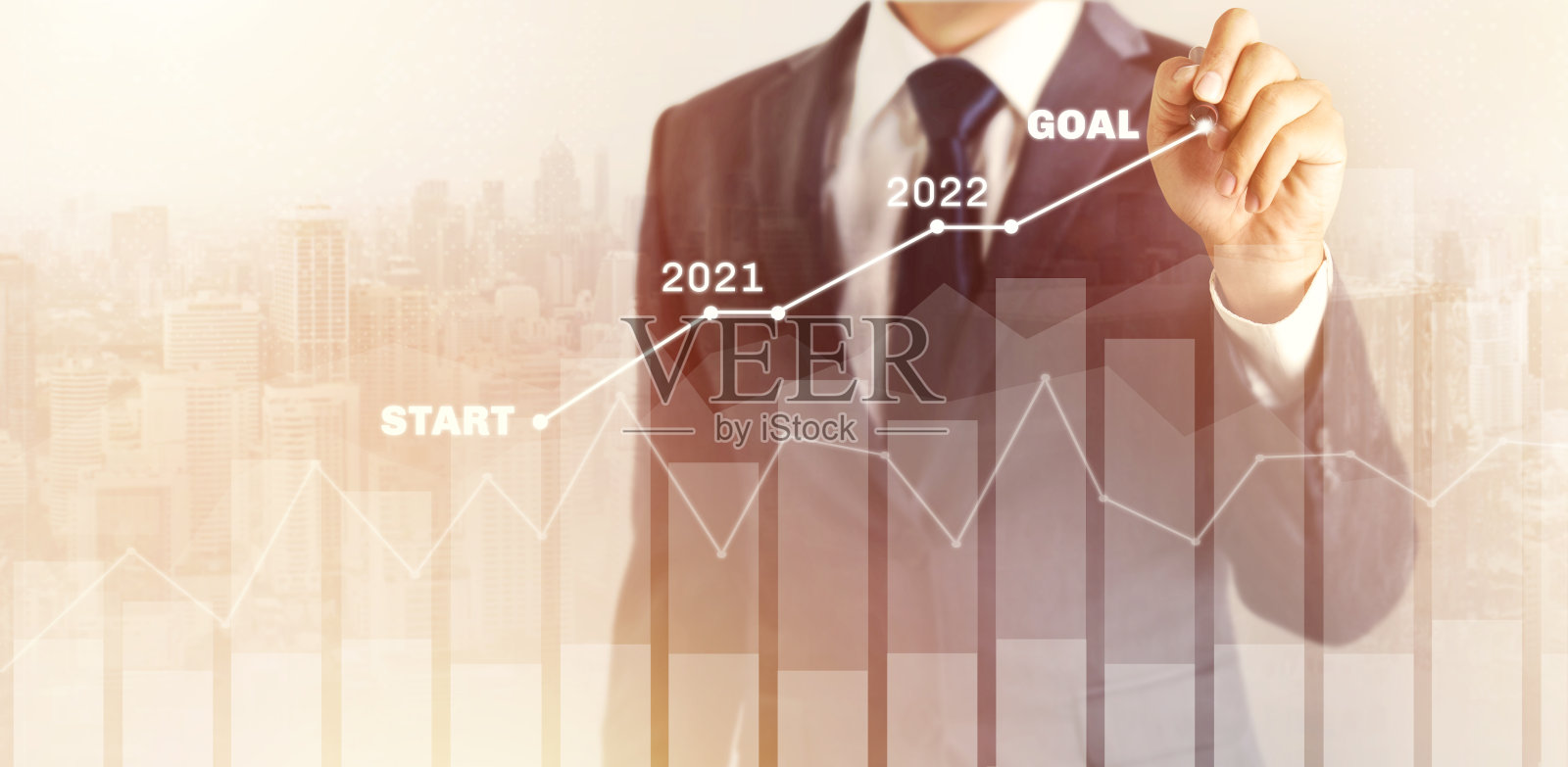 2021年、2022年至2023年的增长成功发展概念。西装商人用笔预测分析计划利润表照片摄影图片