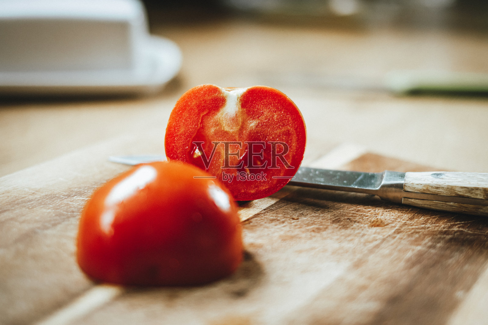 刚从花园里收获的西红柿照片摄影图片