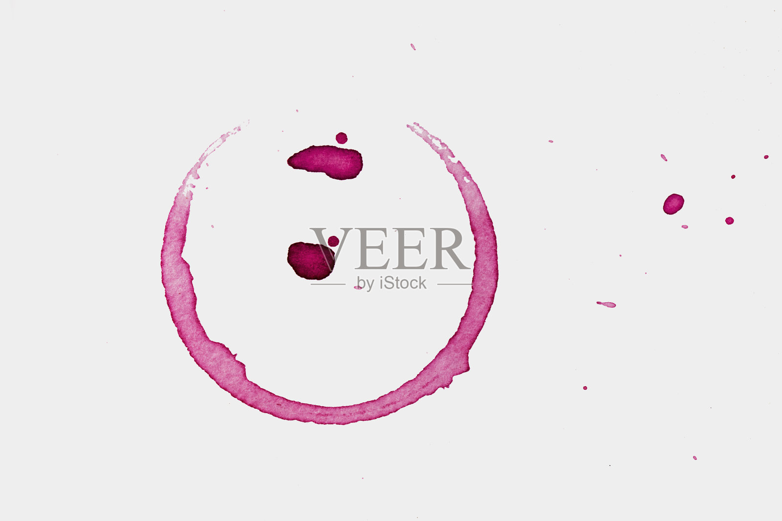 葡萄酒杯的污渍被隔离在白色上照片摄影图片