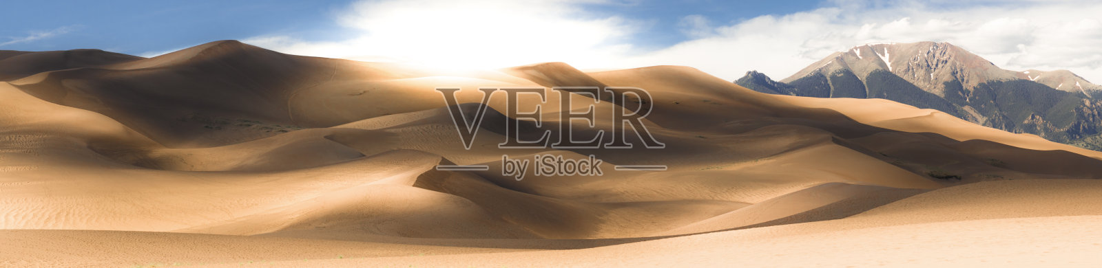 大沙丘国家公园和保护区的沙丘上的日落照片摄影图片